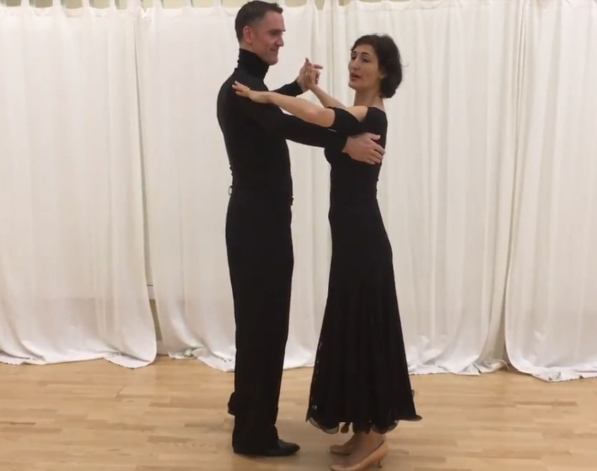 社交ダンス初心者におすすめ、ホールド練習は自宅でもできる！